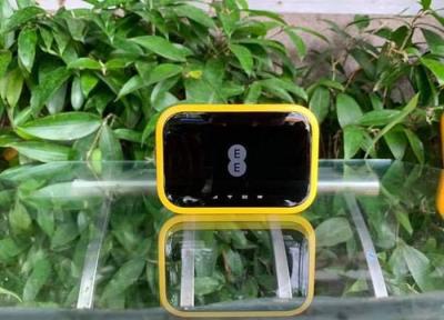 آنالیز مودم الکاتل EE70: این زرد قناری یکی از بهترین مودم های جیبی 4G جهان است