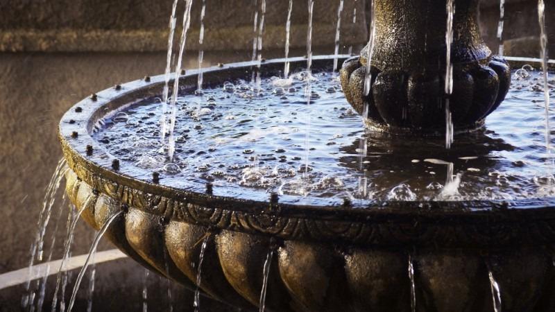 آبنمای خانگی فایبرگلاس چیست؟ مزایا و معایب نحوه نگهداری آبنمای خانگی فایبرگلاس چیست؟ مزایا و معایب