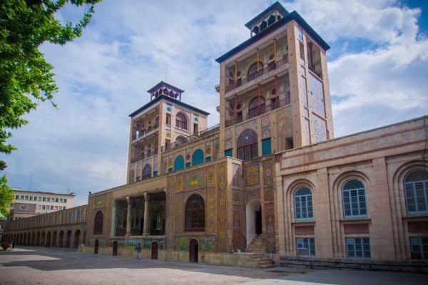 خبرنگاران چرخش دوباره عقربه های ساعت ملکه انگلیس در عمارت خبرنگاران چرخش دوباره عقربه های ساعت ملکه انگلیس در عمارت شمس العماره پایتخت