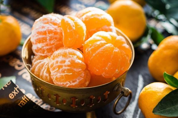 چگونه با نارنگی شوره سر را رفع کنیم؟ چگونه با نارنگی شوره سر را برطرف کنیم؟