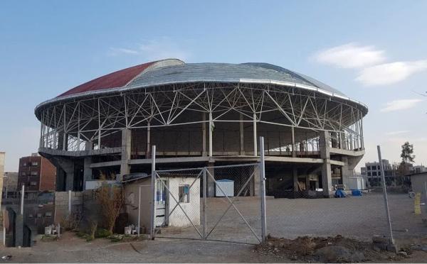 سقف استادیوم درحال ساخت پردیسان قم فرو ریخت