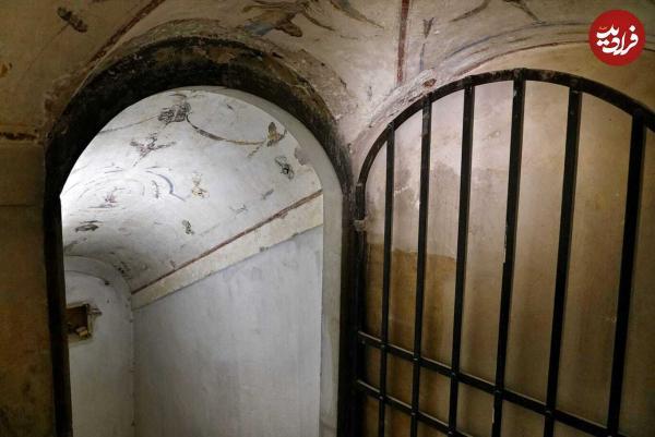 کشف نقاشی های عجیب در پلکان مخفی قصر 700 ساله
