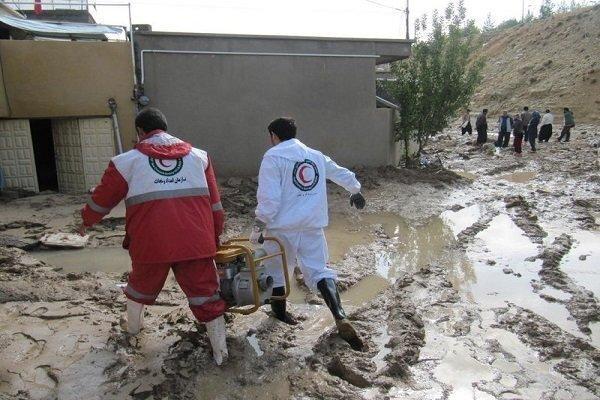 ببینید ، سیلاب شدید در استان اردبیل ، 40 دانش آموز با کمک ببینید ، سیلاب شدید در استان اردبیل ، 40 دانش آموز با یاری هلال احمر جان سالم به در بردند