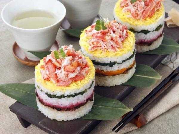 طرز تهیه کیک سوشی با میگو ، خوشمزه ترین و شیک ترین کیک مهمونی طرز تهیه کیک سوشی با میگو ، خوشمزه ترین و شیک ترین کیک مهمونی